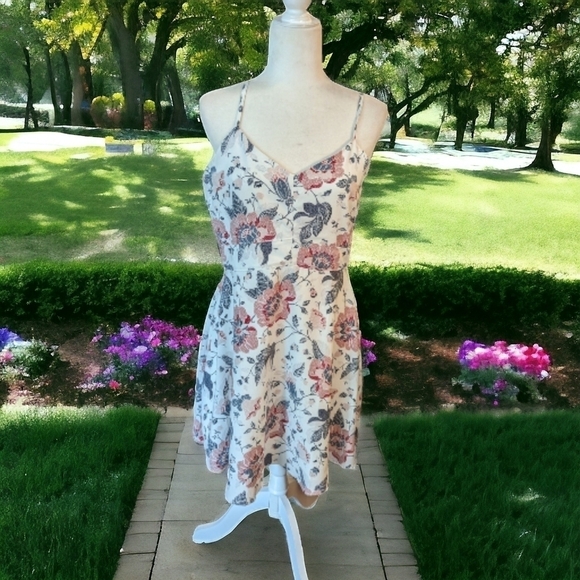 LOFT Slip Dress white lined Floral Paisley Print A Line Slip Babydoll Dress Sz 6 - Picture 9 of 10